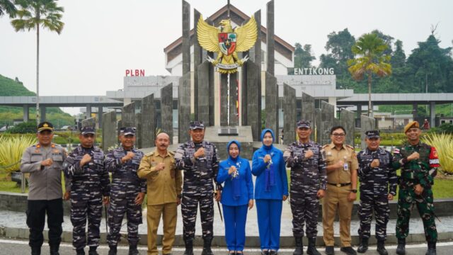 Kunjungi PLBN Entikong, Komandan Kodaeral XII Teguhkan Semangat Kebangsaan dan Sinergi Pengamanan Perbatasan